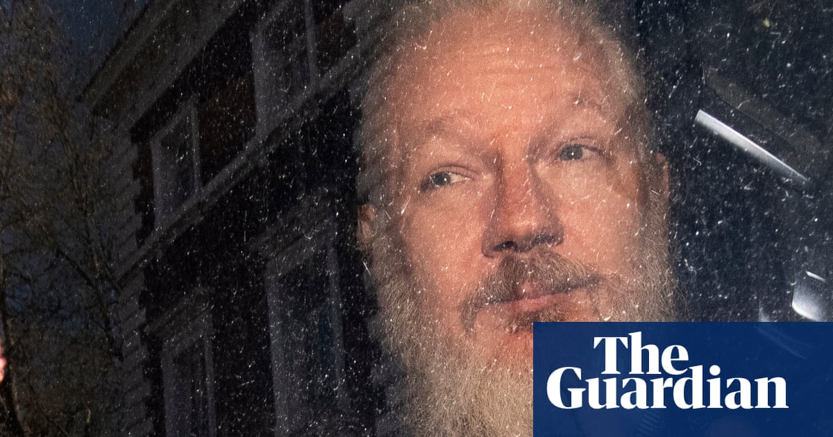 Lawyers complain about lack of access to Julian Assange in jail