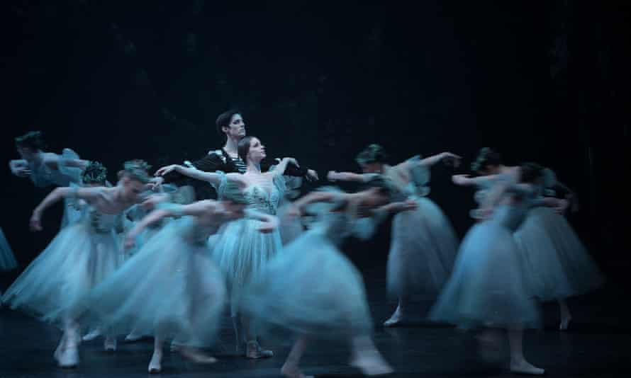Laurretta Summerscales in the title role of Giselle, with Xander Parish as Albrecht.