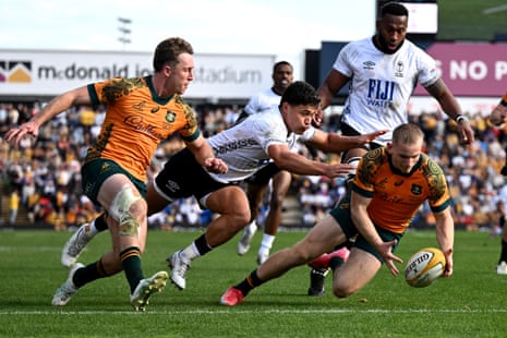 Max Jorgensen gathers the ball from a chase and touches it down but the try was disallowed due to a forward pass.