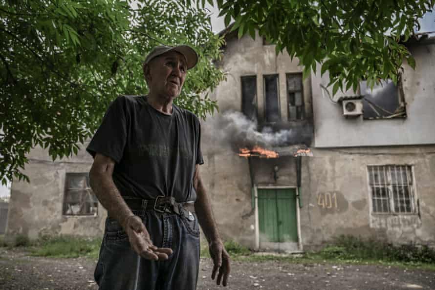 Russia-Ukraine war latest: Putin warns of new targets; Zelenskiy visits troops on eastern front – live | Ukraine 4 An elderly man in front of the apartment building where he lives as it burns from shelling in the city of Lysychansk, in the eastern Ukrainian region of Donbas, on Sunday.