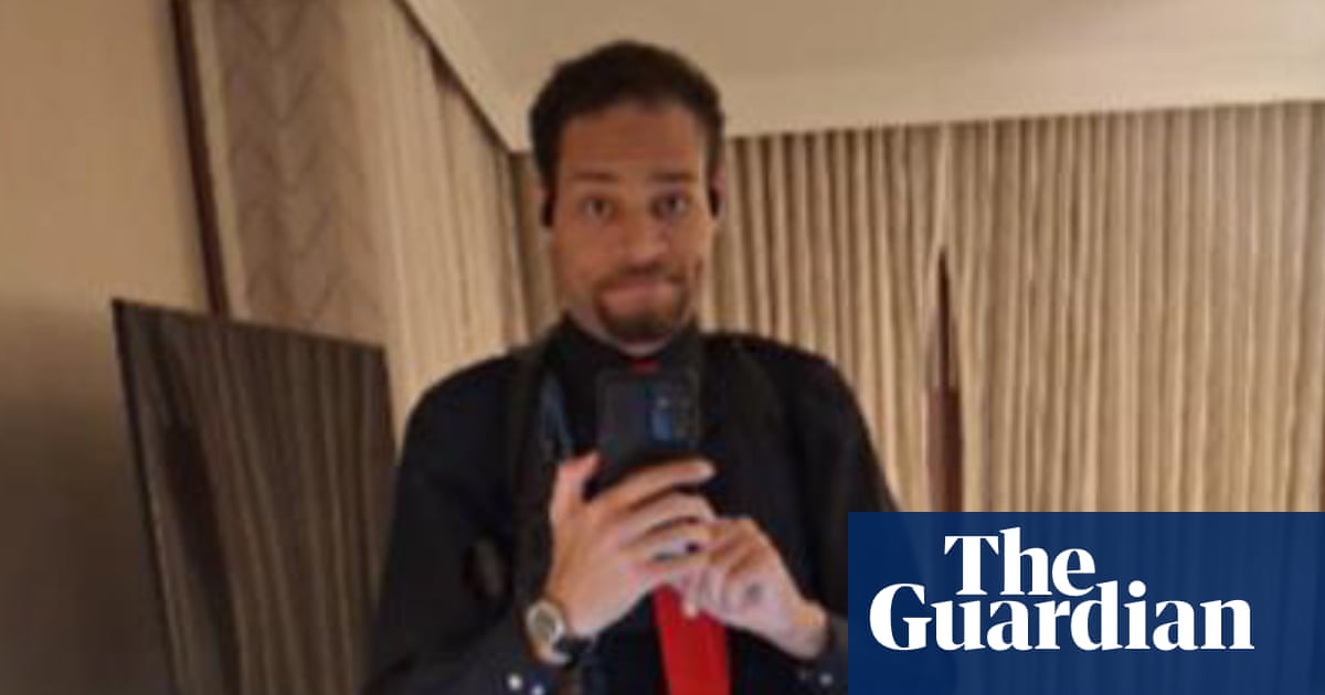 Prosecutors release selfies of alleged White House dinner shooter at hotel