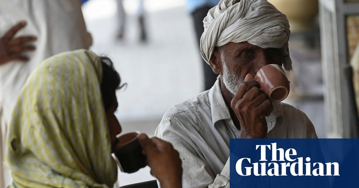 Pakistanis told to drink less tea to help fight economic crisis
