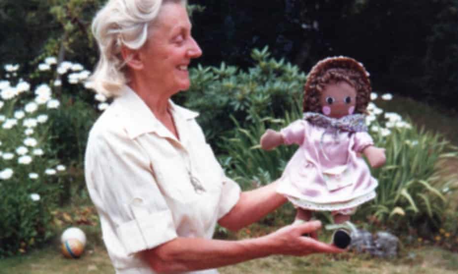 Jean Kenward with Ragdolly Anna, the doll which featured in a series of her children’s stories