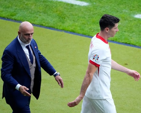 Poland manager Probierz quits after Lewandowski refuses to play under him
