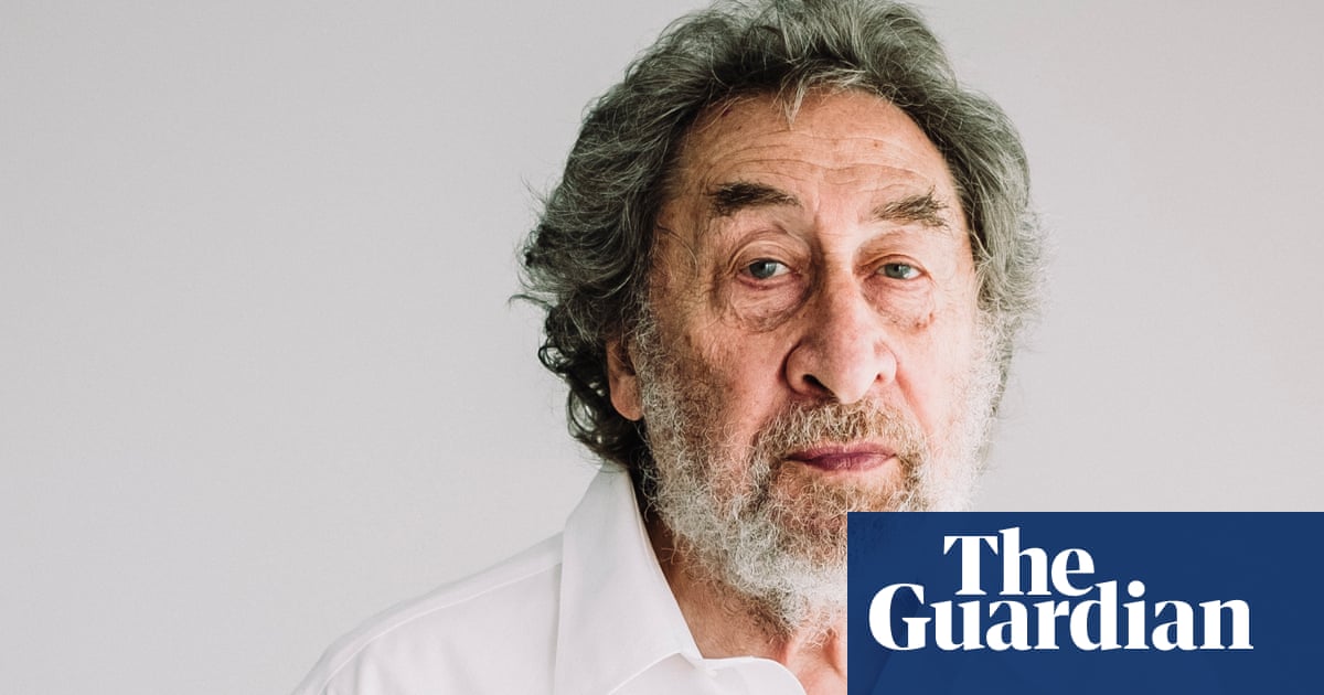 Mother’s Boy by Howard Jacobson review – a captivatingly melodramatic memoir