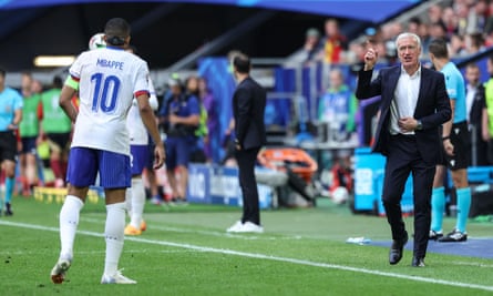 Didier Deschamps gives instructions to Kylian Mbappé.