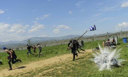 Teargas canister explodes Idomeni