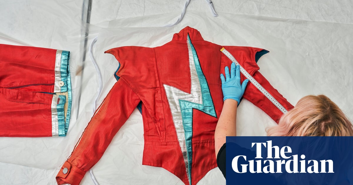 V&A East Storehouse to Feature Bowie Archive