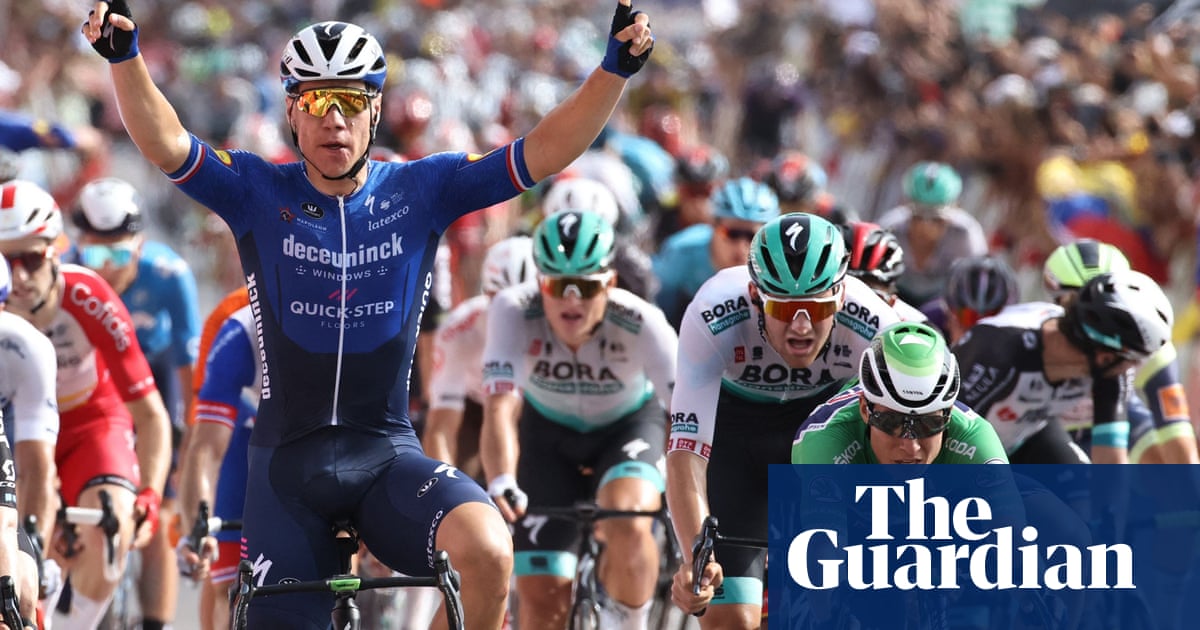 Fabio Jakobsen sprints to Vuelta stage eight win as Primoz Roglic stays in lead
