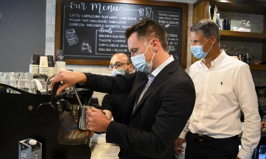Opposition leader Chris Minns makes a coffee during a visit to a Queanbeyan cafe with Labor candidate for Monaro, Bryce Wilson.