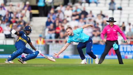 Gus Atkinson come close to catching Nissanka.