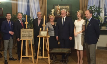 The handover of art from Wächter to Polish officials.