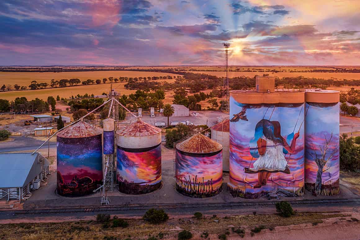 GrainCorp silos at Sea Lake by artists Joel Fergie and Travis Vinson.