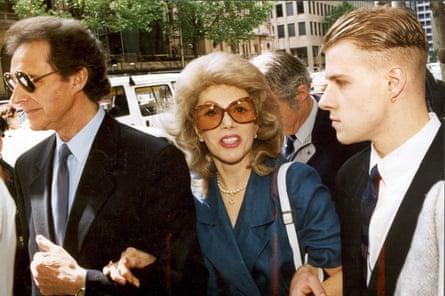 Anne Hamilton Byrne and husband William, left, with friend arrive at County Court, Melbourne, in November 1993