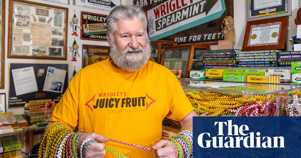 Experience: I've made the longest chain of chewing-gum wrappers in the world