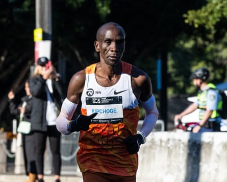 Eliud Kipchoge runs past the SCG during the Sydney marathon