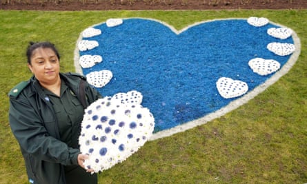 Reena Farrington laying a wreath during a pandemic anniversary remembrance event