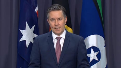 Health minister Mark Butler announces ban on disposable vapes to cut addiction – video