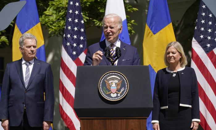 Biden (C) accompanied by Andersson (R) and Niinistö.