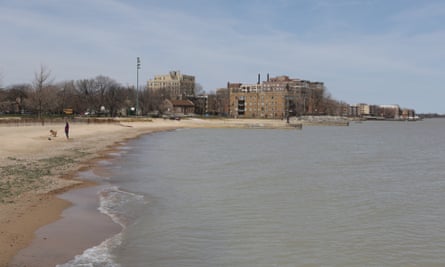 The lakefront, in the Rogers Park neighborhood in Chicago on April 8, 2017. (photo by Jean-Marc Giboux for the Guardian)