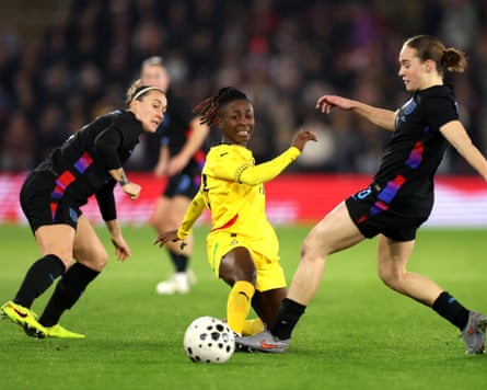 England v Ghana - Women's International Friendly - St. Mary's StadiumGhana's Alice Kusi (centre) battles for the ball with England's Lucy Bronze (left) and Lucia Kendall during the women's international friendly at St. Mary's Stadium, Southampton. Picture date: Tuesday December 2, 2025. PA Photo. Photo credit should read: Steven Paston/PA Wire.
RESTRICTIONS: Use subject to FA restrictions. Editorial use only. Commercial use only with prior written consent of the FA. No editing except cropping.