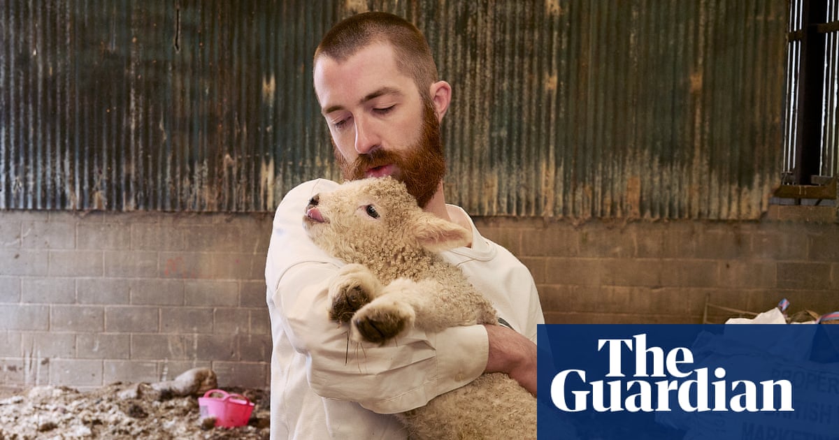 "La muerte es compleja y caleidoscópicamente bella": Jerskin Fendrix habla sobre su nuevo álbum lleno de emociones y la vida tras el éxito del Óscar "La muerte es compleja y caleidoscópicamente bella": Jerskin Fendrix habla sobre su nuevo álbum lleno de emociones y la vida tras el éxito del Óscar