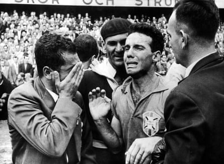 Mário Zagallo weeps for joy after victory in the 1958 World Cup final