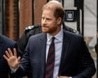 Prince Harry accusa il Daily Mail di sorveglianza e pressioni per spingerlo al consumo di alcol