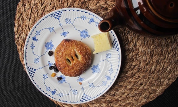 Eccles cakes pair remarkably well with dry crumbly cheeses.