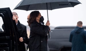 Covid not over. Kamala Harris arrives to board Air Force Two at Joint Base Andrews in Maryland this morning, en route to Poland.