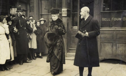 King George V and Queen Mary leave the Whitechapel Bell Foundry in east London.