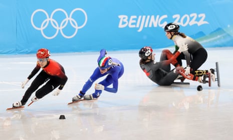 Skaters from Canada and Hungary collide, leaving China and Italy to contest gold in the mixed team relay final.