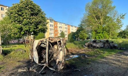 Veículos destruídos após um bombardeio ucraniano relatado em Shebekino em maio.