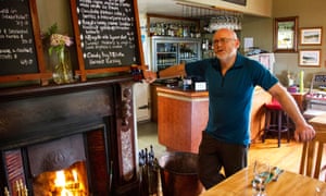 Church Hill restaurant owner Chris Sara. He says the tourists who go cage diving are good for his business on Stewart Island.