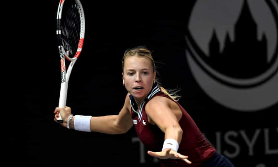Anett Kontaveit in action against Simona Halep in the final of the Transylvania Open.