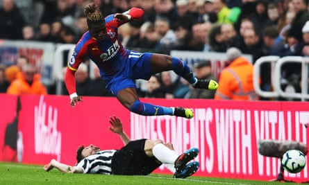 Wilfried Zaha avoids the attentions of Fabian Schar on Saturday.