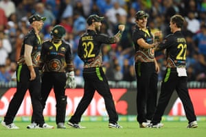 Dhawan out for 28, caught by Sams