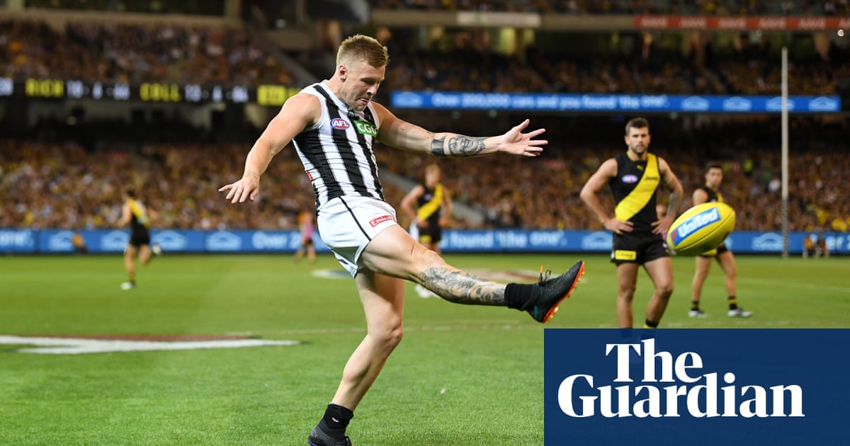 Richmond and Collingwood clash to resume stalled AFL season