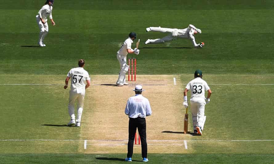 Jos Buttler catches Australia's Steve Smith
