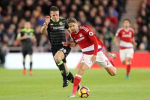 Ramirez keeps ahead of Azpilicueta.