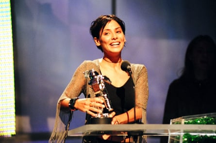 Natalie Imbruglia at the 1998 MTV Video Music Awards, where she won best new artist.