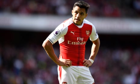 Alexis Sánchez is the subject of transfer negotiations between Arsenal and Manchester City before the deadline on Thursday.