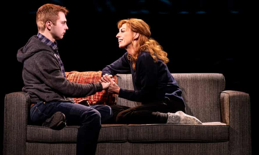 Sam Tutty and Rebecca McKinnis as Evan and Heidi Hansen.
