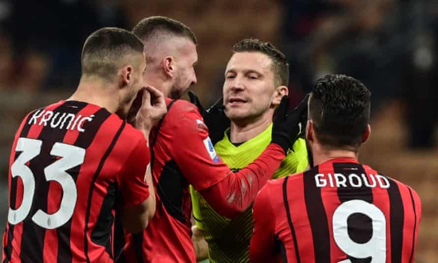 Milan players show their frustration when referee Marco Serra blew his whistle to signal a foul against Spezia instead of game advantage.