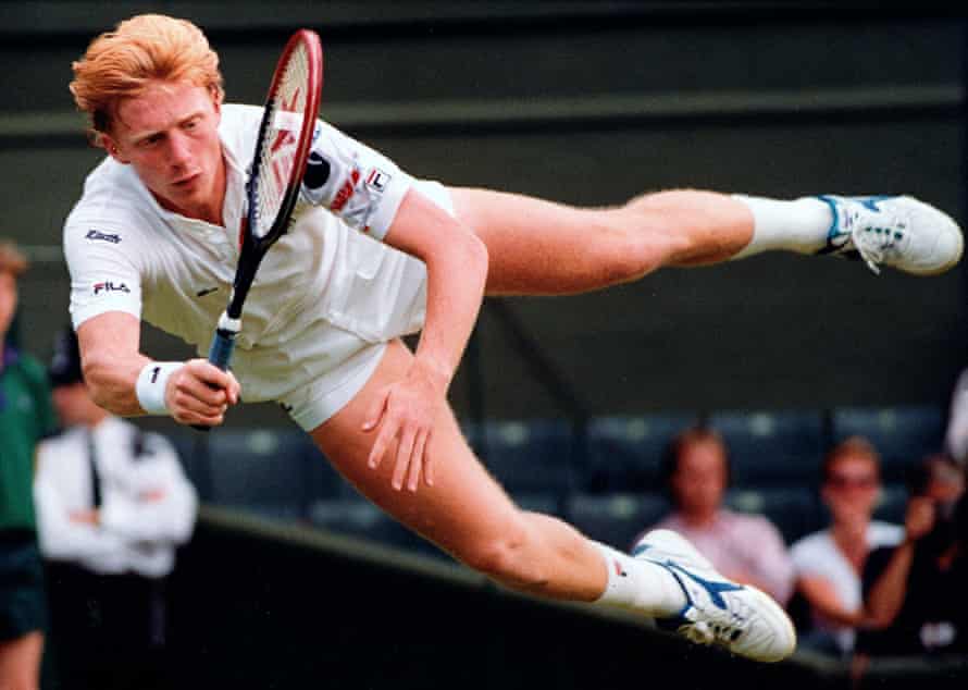 Boris Becker en acció contra l'australià Wally Masur a Wimbledon, 1990.