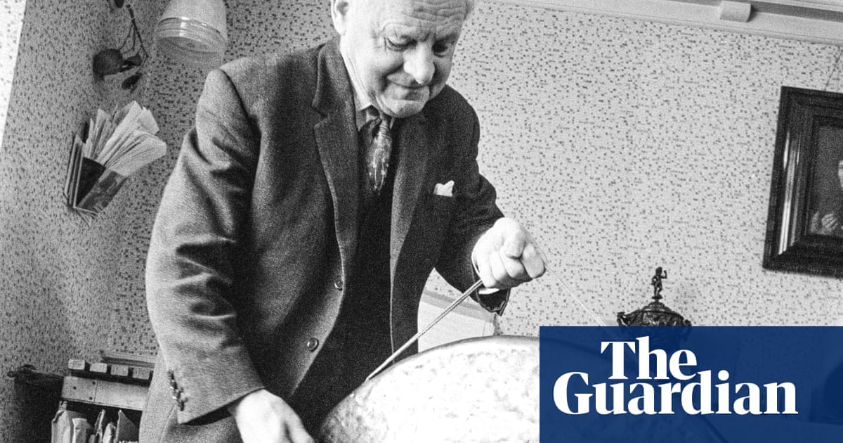 ‘Two more broomsticks please!’ Was Robin Blades the greatest percussionist ever?