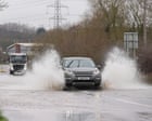 Piogge intense in UK: 73 alluvioni imminenti, 177 allerta, neve nel nord‑est