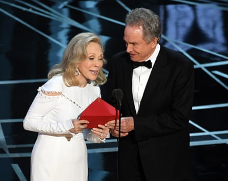 La La Land:' The Most Over-Hyped Oscar Favorite Ever?