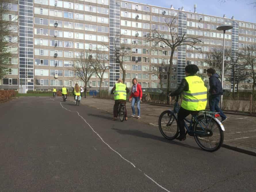 Harten voor Sport (Hearts for Sport) cycling instructor Marleen van de Vliet and students in her class.