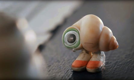 Slate exprime Marcel the Shell dans Marcel the ShellWith Shoes On.